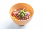 ほかほか玄米ミニまぐろ漬け丼（ヘルシーサラダビビンバ/イテウォンボウルズ 上野入谷）