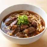 牛肉の醤油煮込み麺（耶曼牛肉麺 小岩店）