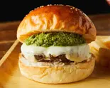 バジルモッツァレラチーズバーガー Basil Mozzarella cheese Burger（Wagyu to Worldwide）