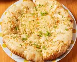 チーズガーリックナン Cheese garlic nan（アジアンインディアンレストラン ニューサラティー ASIAN INDIAN RESTAURANT NEW SARATHI）