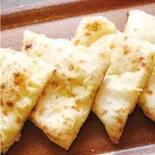 チーズナン/Cheese Naan（NEW NISAN INDIAN ＆ TURKIS KABUB RESTAURANT）