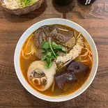 ブンボーフェ BÚN BÒ HUẾ(ベトナム料理チェーサインレストラン)