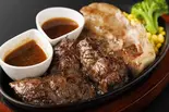 テキサス牛ステーキとポークステーキのコンビ（ステーキ＆ハンバーグ専門店 肉の村山）