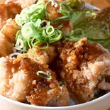 ユーリンチー丼(【サクジュワ唐揚げ丼】CasualBar Allegra)