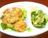 若鶏の唐揚と胡瓜たたき（餃子酒場 神田二号店(南口店)）