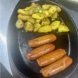 じゃがいもとスパイシーソーセージの盛り合わせ(RR CURRY HOUSE&BAR)