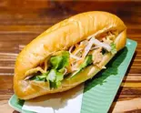 豚肉と野菜のバインミー（バインクオンナン）
