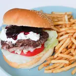 ブルーベリークリームチーズバーガー【フライドポテト付き】（Over Drive Burger）