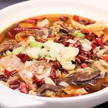 血豆腐とモツの激辛スープ煮込み（聚楽飯店）