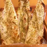 ガーリックナン(Garlic Naan)（ダージリンスパイス浦和店）