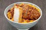 重ねロース＆ソース！ソース焼きかつ丼〜重ねロース〜（焼きかつ丼 勝吉 西新店）