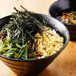 ワシワシガシガシ食べる！ ラー油つけ蕎麦【深夜】（太くて硬い蕎麦を、ワシガシ食べる！新感覚！ラー油つけ蕎麦 土佐堀佐々木）
