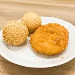コロッケとごま団子セット（餃子專門店全家福 Zenkafuku）
