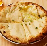 ハニーチーズナン Honey Cheese Naan（インド料理 パナス）