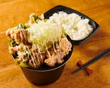 鶏もも唐揚げ ねぎ塩マヨネーズ ごはんセット（居酒屋日本一の唐揚げ専門 えんまる 本八幡店）