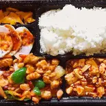 鶏肉とピーナッツの辛口炒め弁当（永利 池袋西口店）