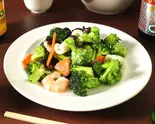 海鮮とブロッコリー炒め Stir-Fried Seafood and Broccoli（中華料理 安安酒楼）