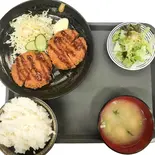 厚いハムカツ定食(居酒屋福盛)