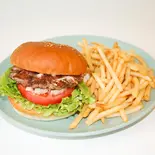 ハンバーガー【フライドポテト付き】（Over Drive Burger）