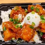 温玉ヤンニョムチキン丼（【ご飯増量無料】弁当と焼き鳥 いっちゃん）