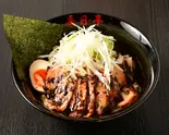 炙りとん黒油そば 中盛り Roast Pork Fillet Black Oil Soba (Large)(最強油そば 春日亭 秋葉原昭和通り口店)