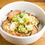 チャーシュー丼(麺酒場ひかる)
