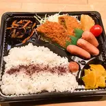 黒毛和牛和牛メンチカツとソーセージ弁当（旬彩鮮魚そざいや）
