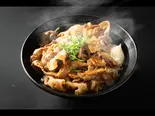 大盛無料！旨辛焼肉丼 Hot and delicious roasted meat bowl（肉玉そば おとど 亀有店）