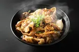 大盛無料！旨辛焼肉丼 Hot and delicious roasted meat bowl（東京名物 肉玉そば おとど 北千住店）