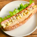 ベーコンとコーンマヨ（パンとスープ。Cafe Karanos[カラノス]）