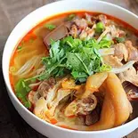 ブンボージョーヘオ (豚足入りスパイシー牛肉うどん)（ベトナム料理店 ホイアン大阪店）