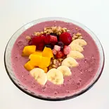 アサイー&パインボウル Acai & Pineapple Bowl(【ヘルシーアサイーボウル】&【グリークヨーグルト】 GOODスムージー 錦糸町店 Acai Bowls and Smoothies)
