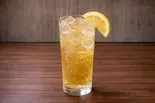 カナダドライ ジンジャーエール500ml  ペットボトル（ピザ＆ワッフル バスターズ (PIZZA＆WAFFLE BUSTERS)）