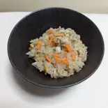 名物「かしわめし」（博多うどんでんぶ）