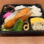 鮭弁当（彩旬惣菜 こころ）