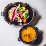 完熟トマトのベジスープカレー 彩り野菜添え 十六穀ライス（Farm to Table TERRA presented by snow peak URBAN OUTDOOR）