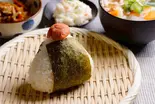 選べるおにぎり1種+小鉢1種+ハーフ豚汁（【おにぎりと豚汁】明治屋～白楽店～）