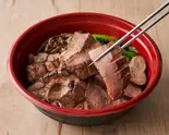 熟成牛タン塩ミックス丼Aged beef tongue salt mix bowl（牛とスープの東大門市場 神楽坂店）