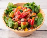 マグロとタコのパクチー入りアジアン風ポキ(十五穀米のヘルシーポキ丼の店Poki☆Poki 神保町店(海南鶏飯本舗))