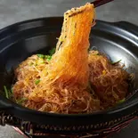 汁なし春雨干和え土鍋・干捞粉丝煲(小尾羊 薬膳しゃぶしゃぶ 巣鴨店)