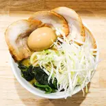 特製カレーうどん(薬味ネギ、ほうれん草、白髪ネギ、豚肉4枚、味玉)(熟成カレーうどん 咖哩庵)