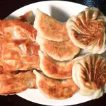 餃子全品盛リ合わせ(14個)（餃子專門店全家福 Zenkafuku）