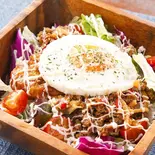 ロコモコ風愛知サラダ飯 なごモコ(ダイニングキッチンオハナ)