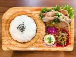 豚ロースの塩糀焼き弁当（おきなわ食材の店 もみじ弁当）