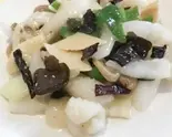紋甲イカの塩味炒め唐辛子風味（中華料理 点心楼台北博多駅南店）