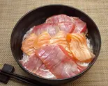 トロとサーモンのづけ炙り丼(笹互 綾瀬店)