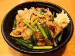 豚バラニン芽炒め丼（居酒屋の賄い丼）