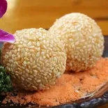 ごま団子 (2個)Sesame Dumplings（けむり屋 なんば2号店）