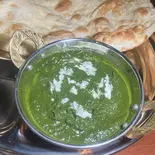 【ナン付き】チキンサグカレー(ほうれん草)（本格インド料理サティ）