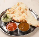 2 カレー+サラダ + ナン/ライス2 CURRY + SALAD + NAN/RICE（スターケバブインドカレーハラル専門店）